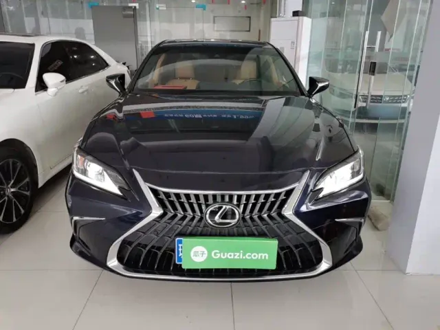 Lexus ES — Фото автомобиля 2