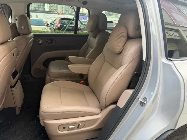 Li Auto i8 — Фото автомобиля 7
