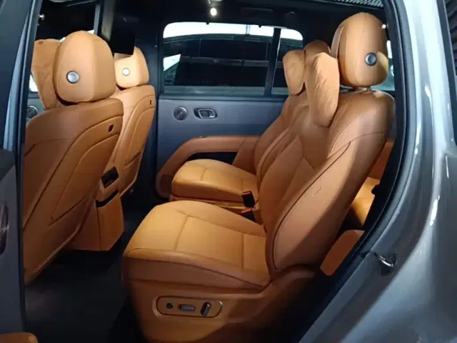 Li Auto i8 — Фото автомобиля 16