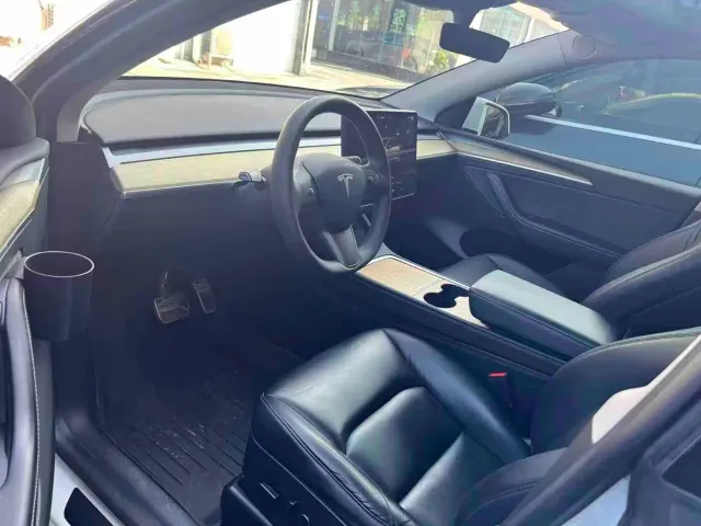 Tesla Model Y — Фото автомобиля 4