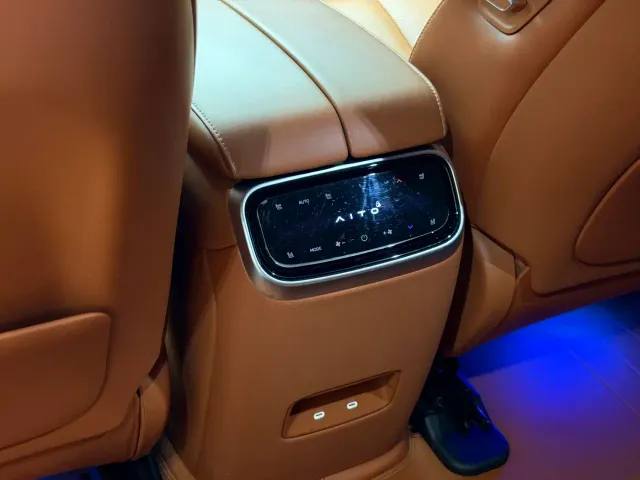 AITO Wenjie AITO M7 2024 1.5T Smart Drive 4WD Ultra 5-seater — Фото автомобиля 11