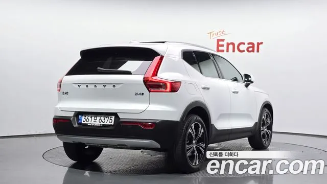 Вольво XC40 B4 Inscription — Фото автомобиля 2