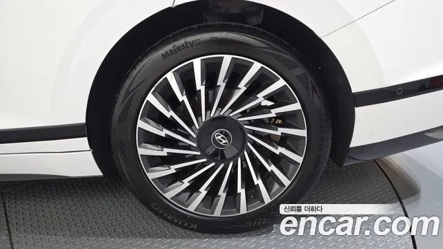 Hyundai Grandeur GN7 — Фото автомобиля 6