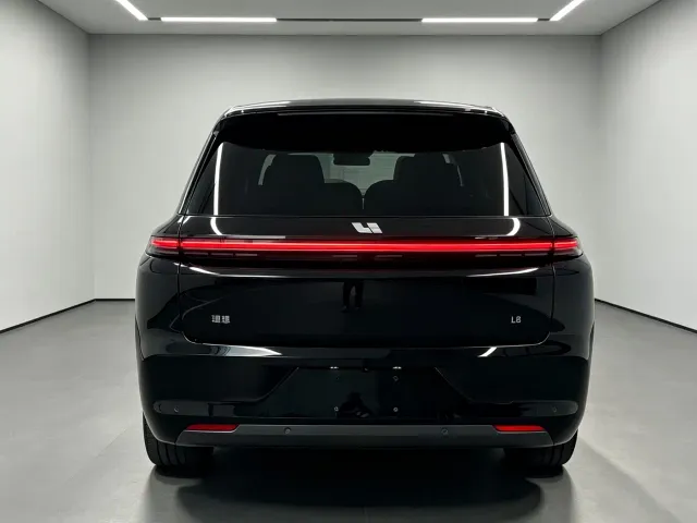 Li Auto L8 — Фото автомобиля 4