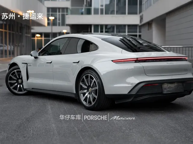 Porsche Taycan — Фото автомобиля 4