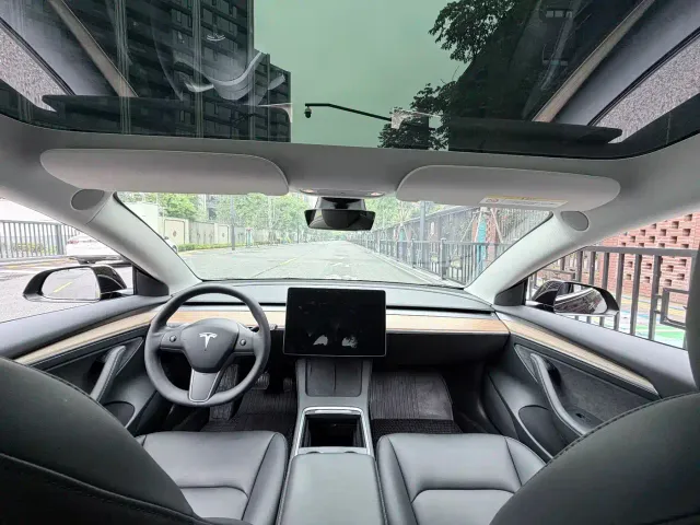 Tesla Model 3 — Фото автомобиля 13