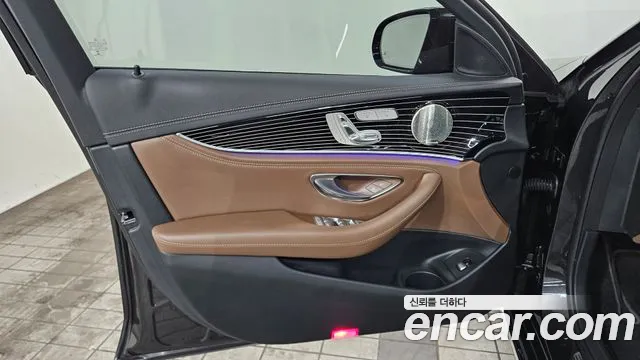 Mercedes-Benz E-Class — Фото автомобиля 15