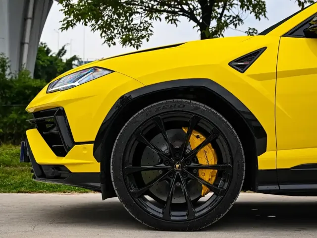 Lamborghini Urus — Фото автомобиля 22