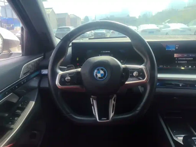 BMW i5 — Фото автомобиля 14