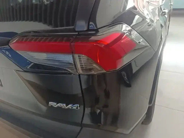 Toyota RAV4 — Фото автомобиля 7