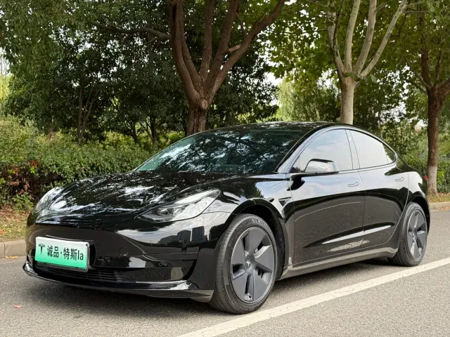 Фотография автомобиля — Tesla Model 3