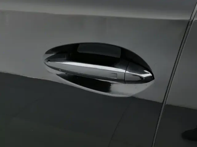 Hongqi E-QM5 — Фото автомобиля 18