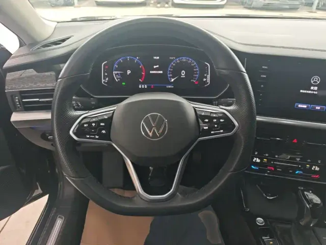 Volkswagen Passat — Фото автомобиля 10