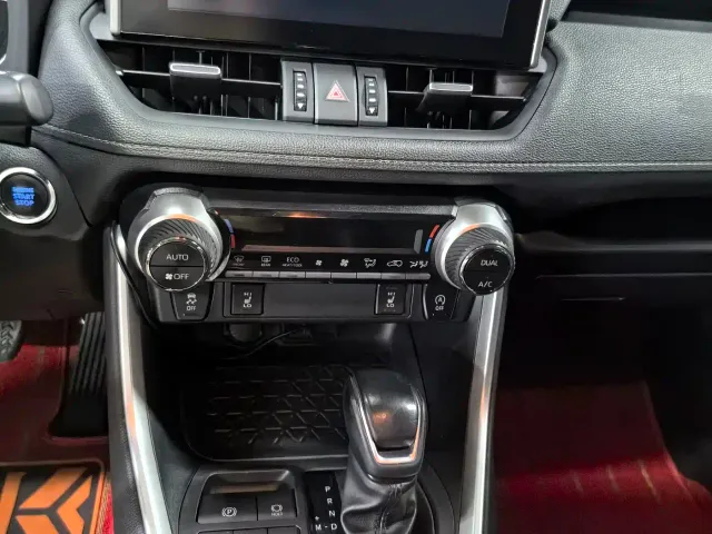 Toyota RAV4 — Фото автомобиля 9