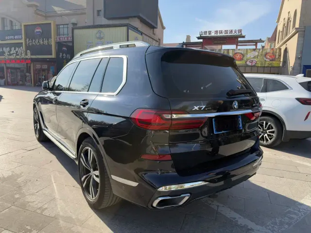 BMW X7 — Фото автомобиля 10