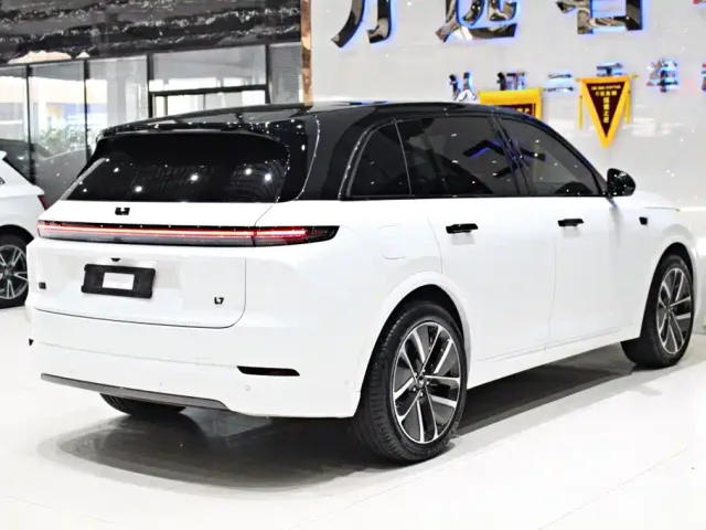 Li Auto L7 — Фото автомобиля 13