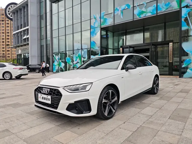 Фотография автомобиля — Audi A4L