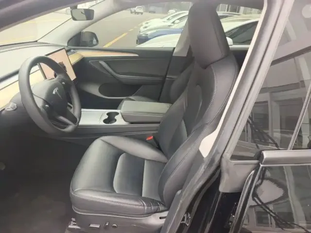Tesla Model Y — Фото автомобиля 14