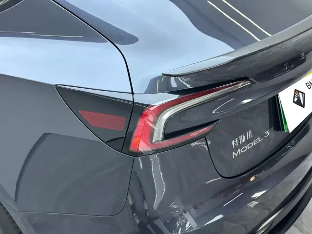 Tesla Model 3 — Фото автомобиля 6
