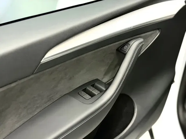 Tesla Model Y — Фото автомобиля 15