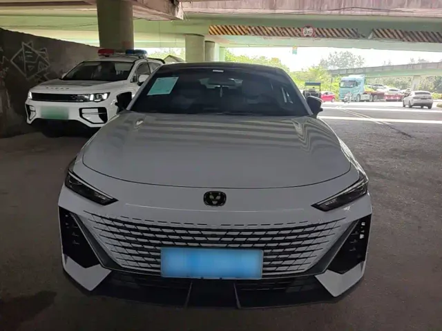 Changan UNI-V — Фото автомобиля 2