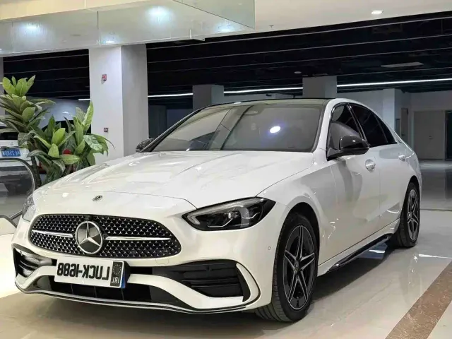 Фотография автомобиля — Mercedes-Benz C-Class