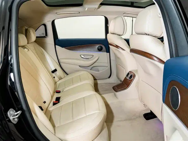 Mercedes-Benz E-Class — Фото автомобиля 20