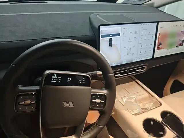 Li Auto MEGA — Фото автомобиля 9