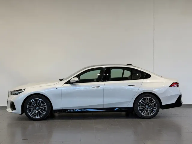 BMW 5 Series — Фото автомобиля 2