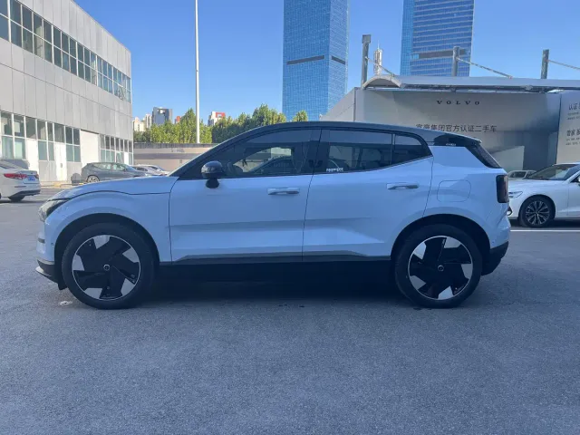 Volvo EX30 — Фото автомобиля 3