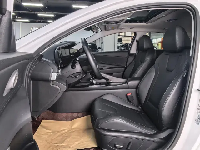 Hyundai Elantra — Фото автомобиля 8