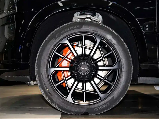 ZEEKR Zeekr 9X 2025 Model Gloss Black Edition — Фото автомобиля 12