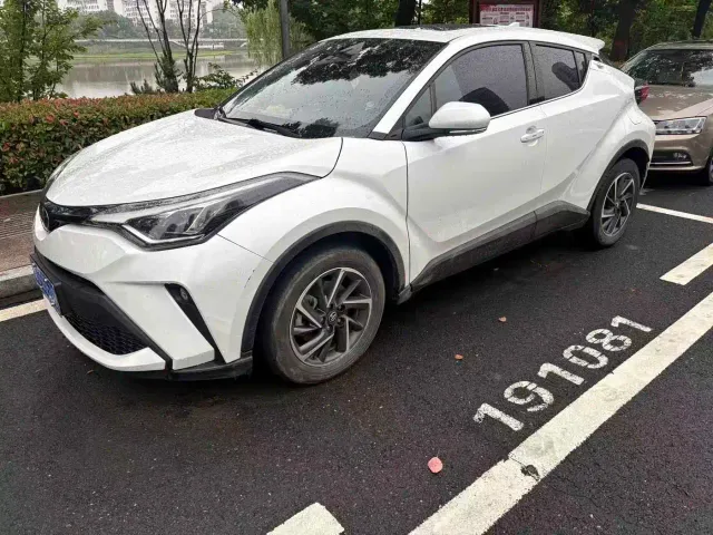 Фотография автомобиля — Toyota C-HR
