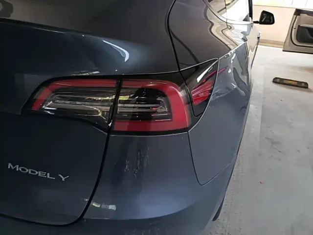 Tesla Model Y — Фото автомобиля 7