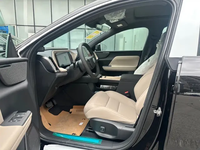 Volvo XC70 Plug-in Hybrid — Фото автомобиля 8