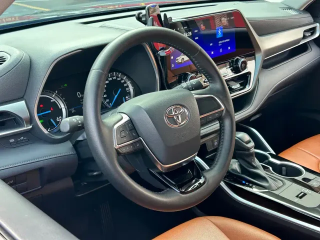 Toyota Highlander — Фото автомобиля 14