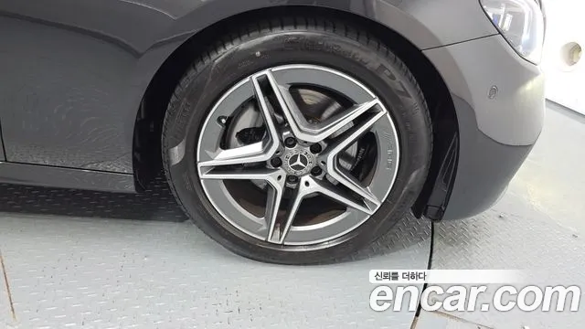 Mercedes-Benz E-Class — Фото автомобиля 20