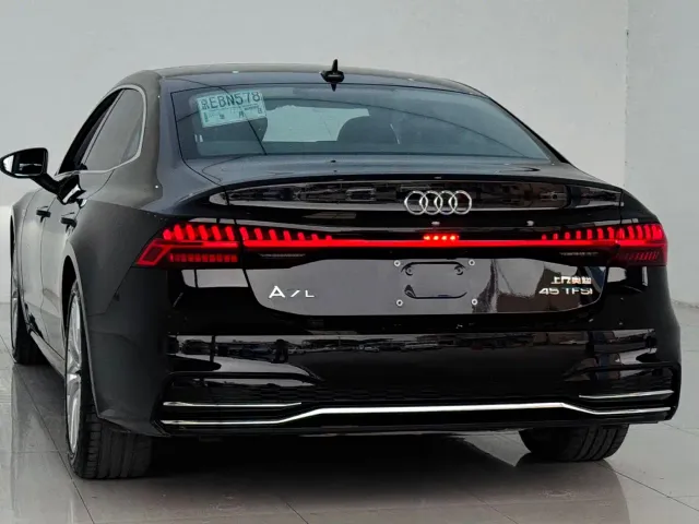 Audi A7L — Фото автомобиля 9