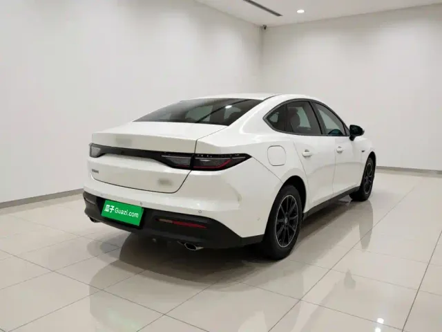 BYD Seal 05 DM-i — Фото автомобиля 3
