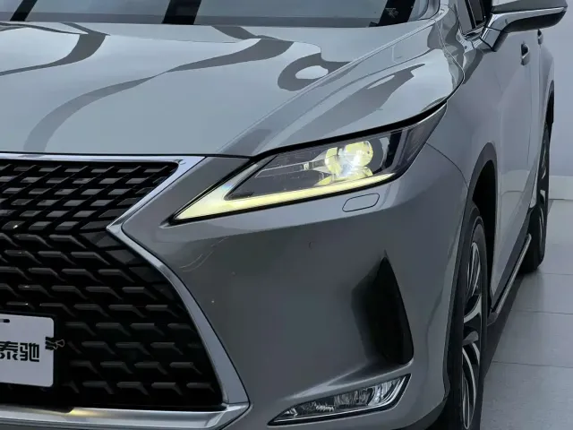 Lexus RX — Фото автомобиля 5
