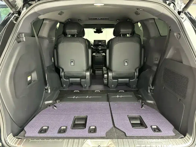 Toyota Sienna — Фото автомобиля 19