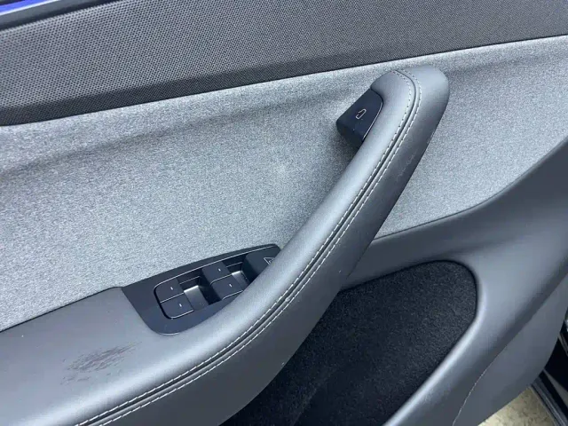 Tesla Model Y — Фото автомобиля 10