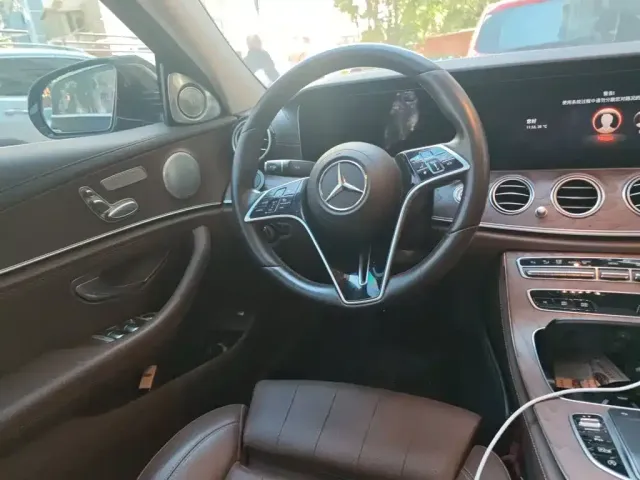Mercedes-Benz E-Class — Фото автомобиля 11