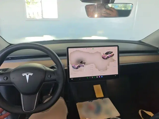 Tesla Model Y — Фото автомобиля 9