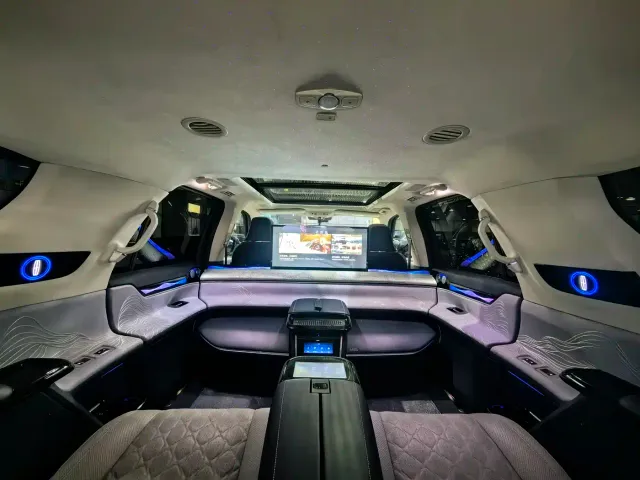 Lincoln Navigator One — Фото автомобиля 21