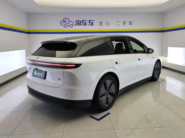 Li Auto i6 — Фото автомобиля 3