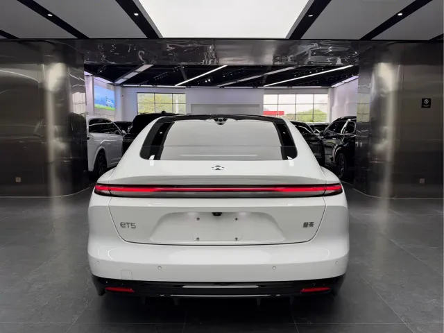 Nio ET5 — Фото автомобиля 15
