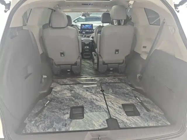 Toyota Granvia 2022 2.5L Hybrid Premium Edition — Фото автомобиля 18