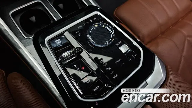 BMW 7 Series G70 — Фото автомобиля 12