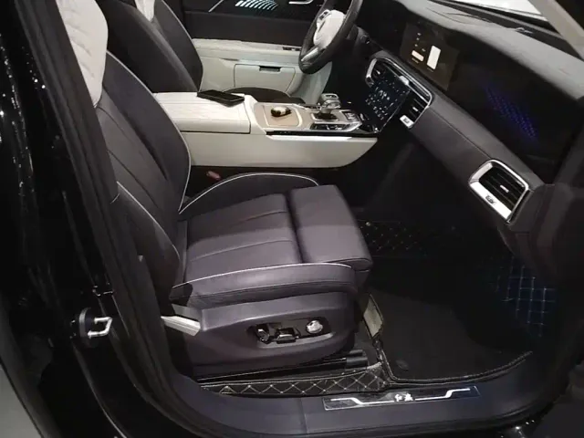 Hongqi E-HS9 — Фото автомобиля 24